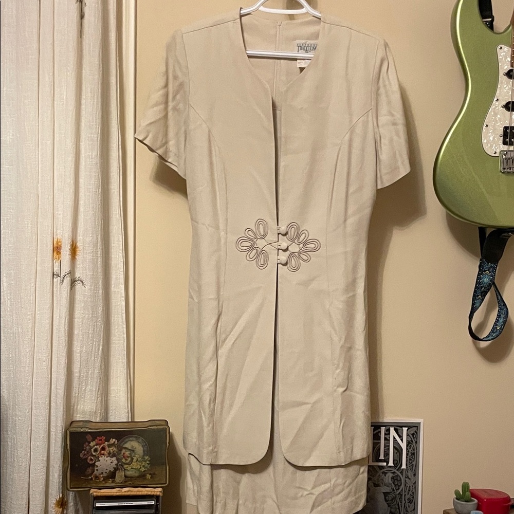 Vintage Northern Traditions cream coloured dress with shoulder pads